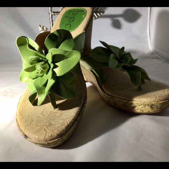 BOC wedge with bright green flowers EUC - Picture 12 of 16